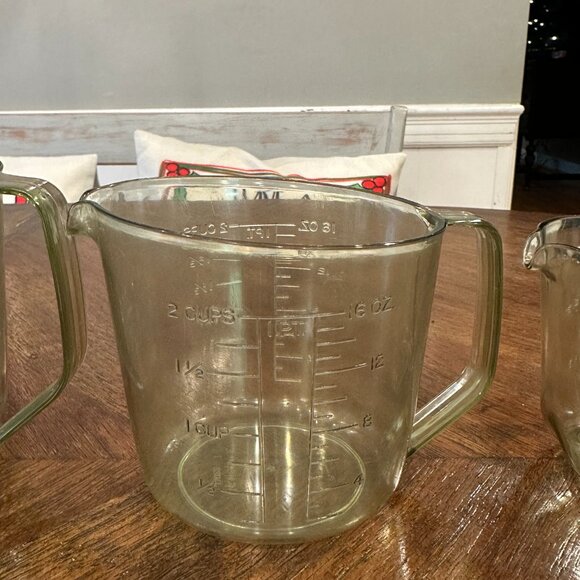 vintage Rubbermaid measuring cups (set of 3) - Picture 5 of 6